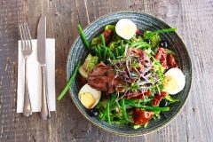 kellys-cafe-bacon-salad